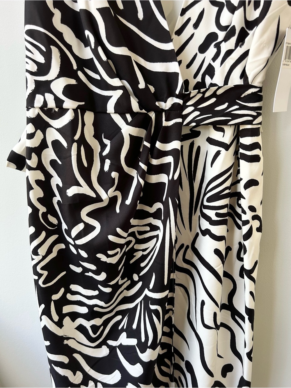 Donna Morgan NWT black and white abstract print wrap midi dress - Picture 2 of 10